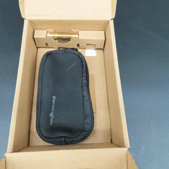 Kensington Expert Wireless Presenter with Green Laser Pointer and Cursor Control - Picture 4 of 5